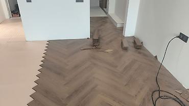 Напольные работы: Укладка пола, Монтаж напольных плинтусов, Стяжка пола | Ковролин, Ламинат, Паркет Больше 6 лет опыта — 1