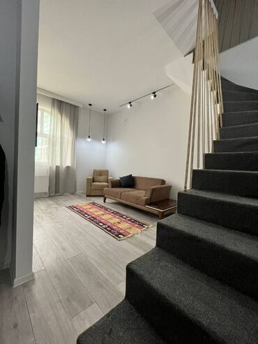 Uzunmüddətli kirayə mənzillər: Masazirda 8 mertebeli binanın 8-ci mərtəbəsində yerləşən ümumi sahəsi — 11