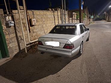 ford 5 1 transit: Mercedes-Benz E 220: 2.2 l | 1993 il Sedan — 3