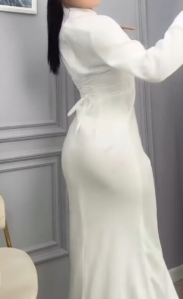 платье с белым воротником: Вечернее платье, Длинная модель, С рукавами, Корсет, M (EU 38)