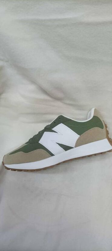 Women's Sneakers and athletic shoes: New Balance, 41 — 11