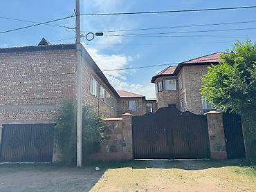 Продажа коттеджей и домов: Дом состоит из двух блоков : дом для себя с 5 спальнями, кабинет зал — 16