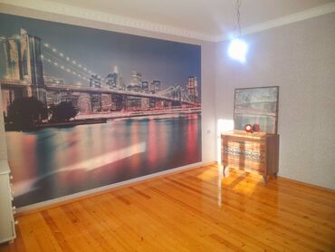 Həyət evləri və villaların satışı: 300 kv ev ikidasli tikili. Qaz su isiq daimi. Avtobus dayanacaginin — 24