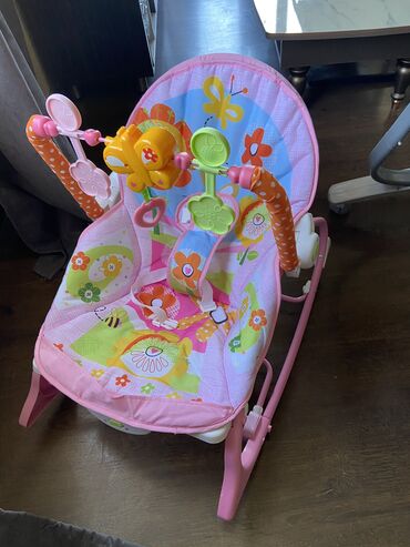 yuxuda usaq ayaqqabisi gormek: Şezlonq kreslosu uşaq üçün. Fisher-Price . Cox az istifade olunub