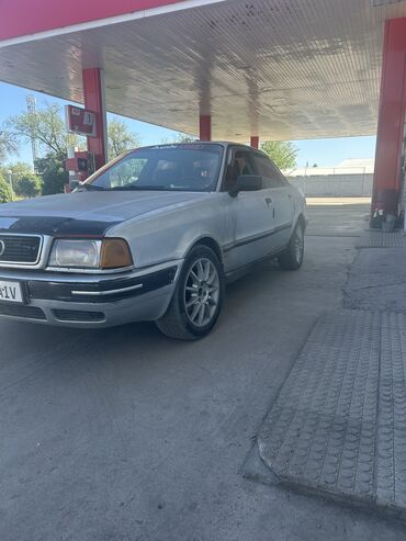 состоянии хорошое: Audi 80: 1992 г., 2 л, Механика, Газ, Седан