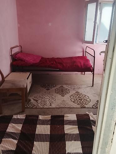 ramani kiraye: Kirayə üçün kiçik otaq - Tək nəfərlik otaq: metal çarpayı, döşək — 1