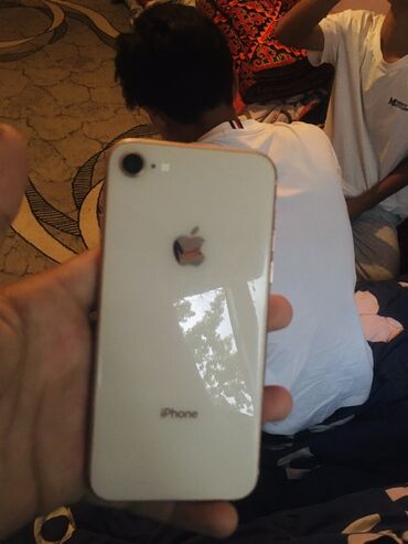 Apple iPhone: IPhone 8, Б/у, 256 ГБ, Золотой, Защитное стекло, 100 %