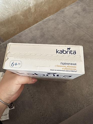 ağ krasofka: Kabrita buğda sıyığı – keçi südü əsaslı, banan, alma və əriklə — 3
