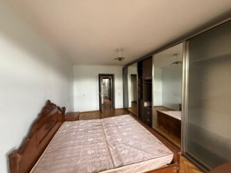 Mənzillər: Bileceride ploşada yaxin daxili qosunlara yaxin 5/4 mertebesinde 3