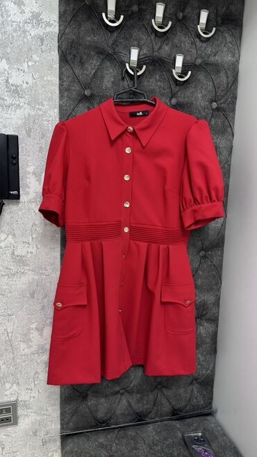 женские красные жилетки: Qırmızı qısa paltar Adl- den alınıb 250 azn 4-5 defe geyinilib L- Xl