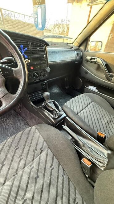 Volkswagen: Volkswagen Passat: 1996 г., 1.6 л, Механика, Бензин, Седан — 6