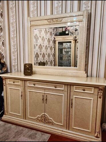 komod satilir: İşlənmiş, Güzgülü