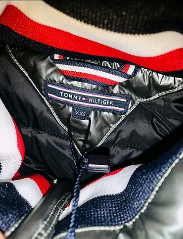 deri kurtka: Məhsul: Mercedes-AMG Petronas x Tommy Hilfiger kişi üst geyim dəsti - — 7