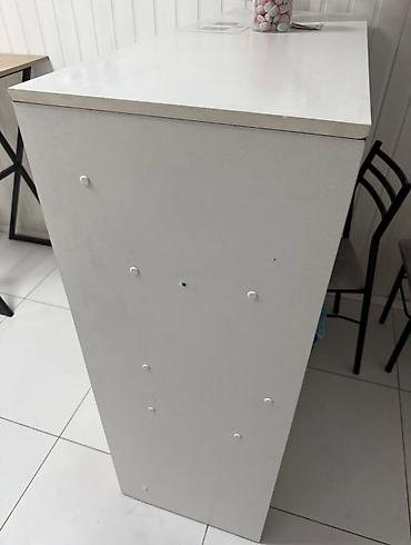 корзины железные: Продается ресепшен в идеальном состоянии. 120x80x150 Имеется две полки — 1