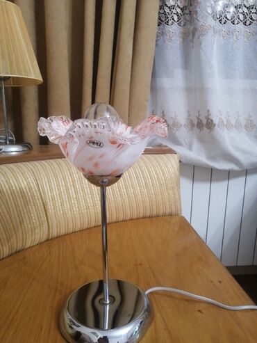 Stol lampaları: Fərqli şüşə plafonlarla gecə lampaları, bir dənəsi 10 azn. Həm — 5