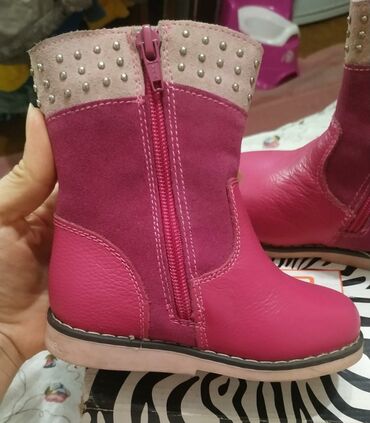 Детская обувь: Продаю абсолютно новые детские сапожки из натуральной кожи,фирма