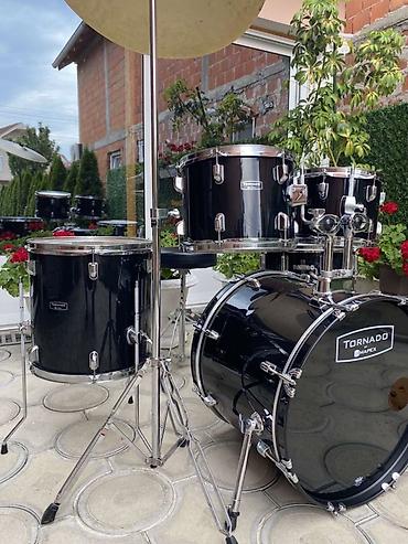 Bubnjevi: Mapex Tornado komplet bubnjeva – 5 delova sa činelama i hardverom - — 12