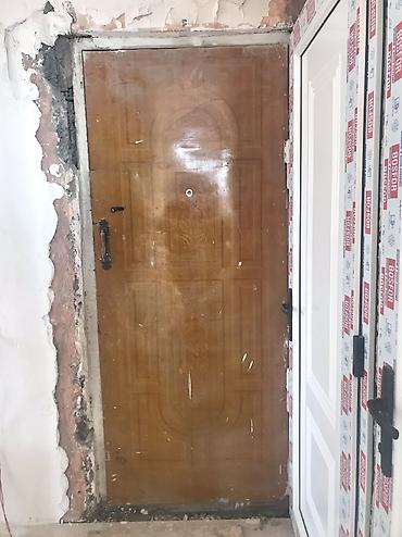 ag qapi: Bina evindən çıxarılmış köhnə metal çöl qapısı satılır. Ölçü: 90×200 — 2
