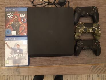 PS4 (Sony Playstation 4): PS4 Slim 500 GB. Az işlənib, yeni kimidir. Heç bir problemi yoxdur