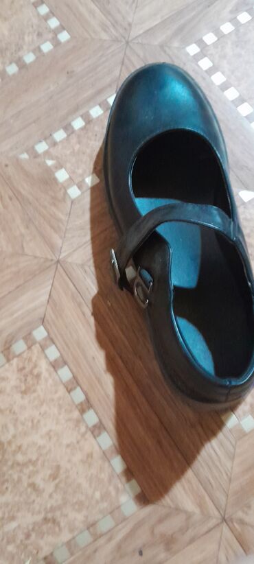 шипы на обувь: Туфли 40, цвет - Черный