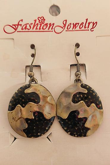 Серьги: Продаю новые серьги. Остались после закрытия торговой точки. Цены — 19