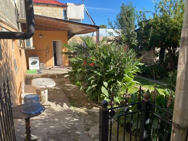 Həyət evləri və villaların satışı: Həyət evi.6 sotun içində.otaq sayi 6, 1 zaldan ibarətdir — 2