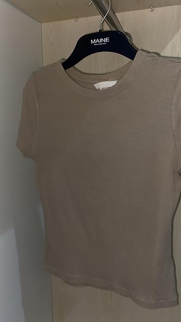 alt geyim: H&M qısaqol t-shirt - Brend: H&M - Ölçü: S (EU S / US S) - — 1