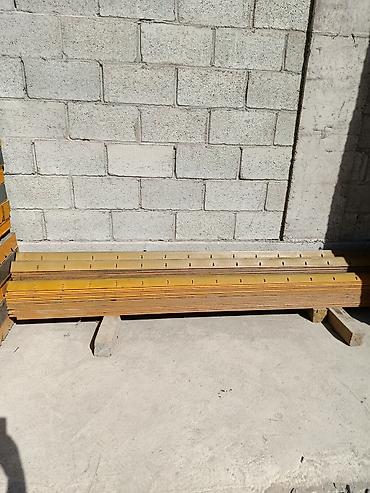 Аренда инструментов: Щиты опалубки, выполненные из прочного материала и окрашенные в яркий — 9