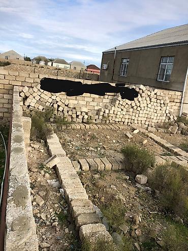 hövsanda: Torpaq iki sot içində daşı qumu var bünövrəsi tökülüb 2 daşdı.Təcili — 1