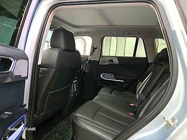 range rover evoque: Электрический кроссовер (5 дверей, 5 мест) в светло‑сером цвете с — 7