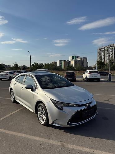 электромот: Toyota Corolla: 2021 г., Гибрид, Седан — 4