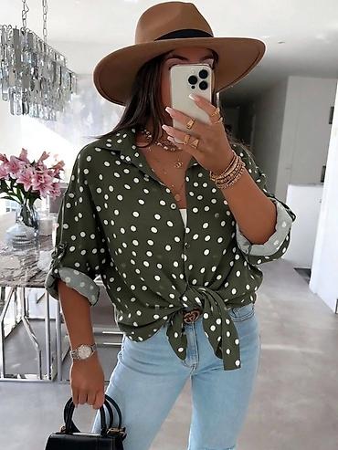 Košulje: Ženska košulja na tufne, ležernog kroja
2500 din — 6