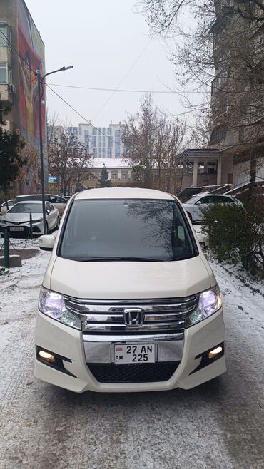 степ rg: Honda Stepwgn: 2011 г., 2 л, Вариатор, Бензин, Минивэн