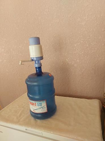 isti soyuq su aparati: 19 litrlik qalinkeyfiyyetli su qabı və mexaniki əl pompası - — 2