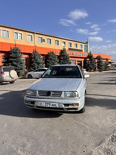 Volkswagen Vento: 1996 г., 2 л, Механика, Бензин, Седан at lalafo.kg Volkswagen Vento: 1996 г., 2 л, Механика, Бензин, Седан