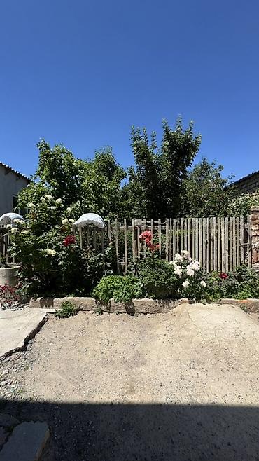 Продажа коттеджей и домов: 🏡 Продаётся дом в Балыкчы! 📍 Дом расположен в хорошем, развитом — 2