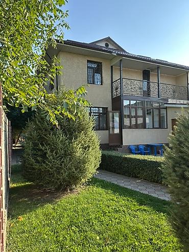 Продажа коттеджей и домов: Просторный двухэтажный дом с ухоженным зеленым участком. - — 3