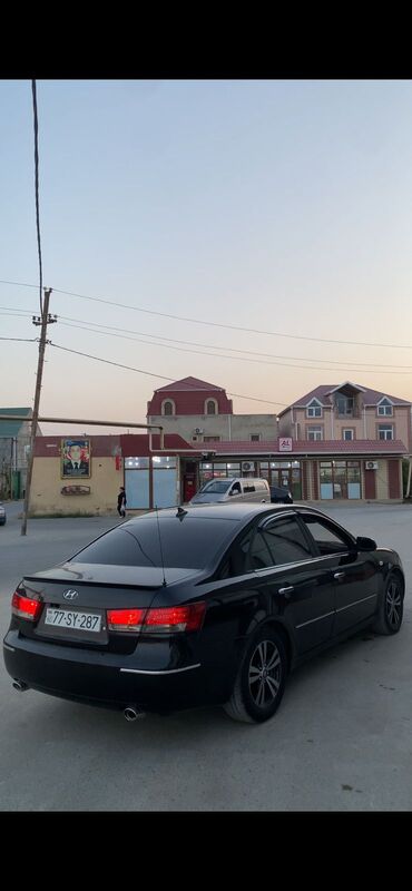 Hyundai: Əsas xüsusiyyətlər: - Kuzov: sedan, qara rəng, xrom bəzəklər - — 3