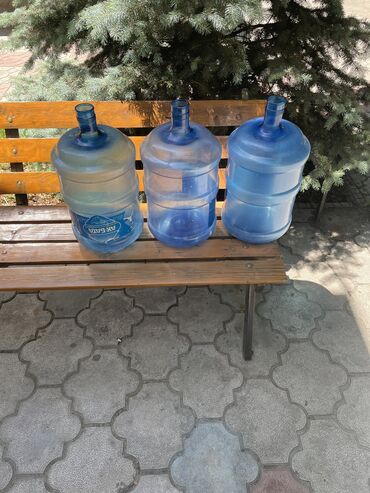 пластиковая емкость для воды 1000 л: Продам 3 бутылки ценаштука