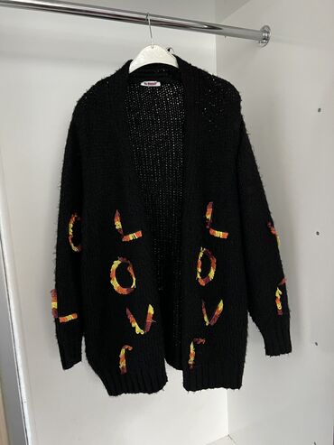 длинный вязаный кардиган: Женский свитер цвет - Черный