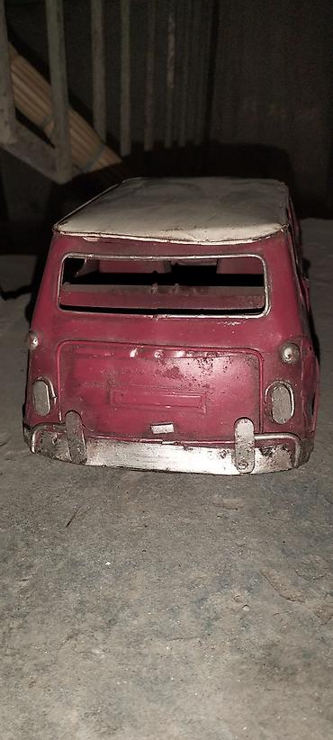 retro gramofon: Metaldan hazırlanmış klassik Mini Cooper üslublu model avtomobil — 2