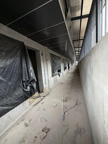 Продажа помещений свободного назначения: Коммерческое помещение в цокольном уровне современного — 11