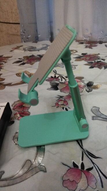 Mobil telefonlar üçün digər aksesuarlar: Stol üstü telefon tutacaqlar satılır isdeyen bu nömrəylə əlaqə — 4