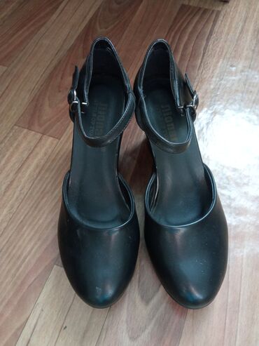 сменная обувь: Туфли 38, цвет - Черный