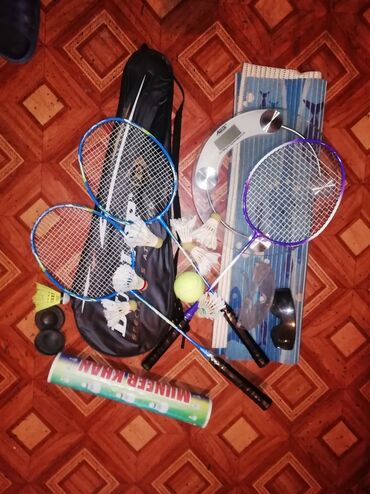 ракетки для настольного тениса: Ракетки бадминтон, остальное в придачу