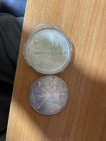 5 dollar nece manatdir: 2001 ve 2003 gümüş amerika 1 dolları, 2003 150 manat 2001 ise 100