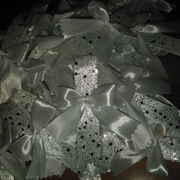 Svadbena oprema: Cvetna traka za kosu sa velom, idealna za posebne prilike. Traka je — 38