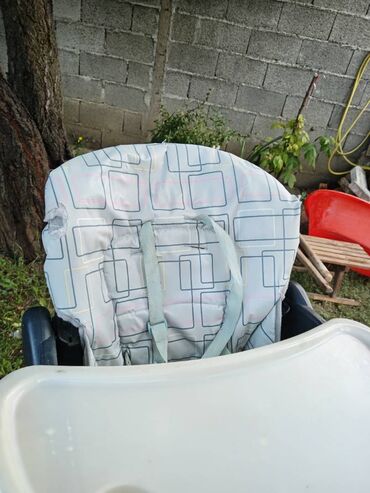 peg perego hranilica: Color - Grey, 12+ months, Used