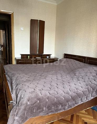 Temiz taxtadir Rumuniya istehsalidir 2 kravat ve bir termo birlikde