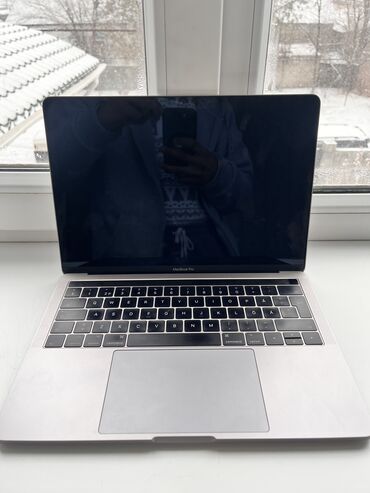 спортивные платья: MacBook Pro 17 В отличном состоянии Есть эксклюзивный принт на крышке